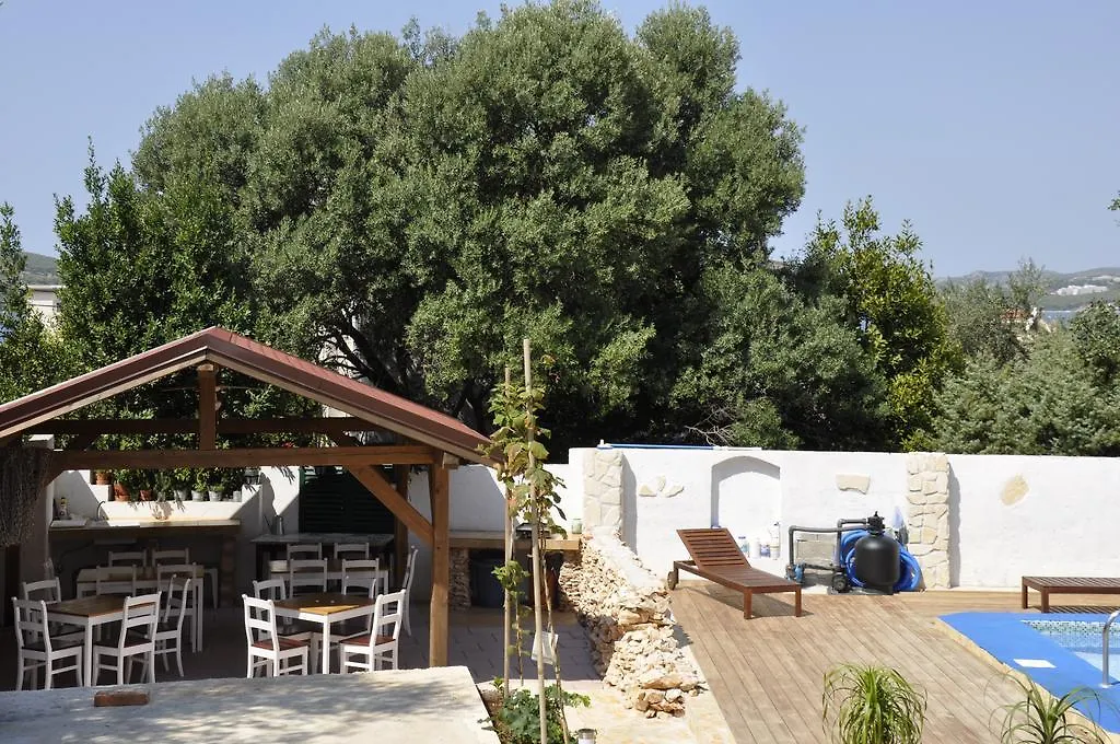 Villa Olma Trogir 0*, Okrug Gornji